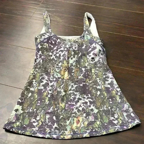 ✨2/$40✨🍋lululemon🍋 | Amala Purple and green floral iris polka dot tank top - Picture 6 of 9